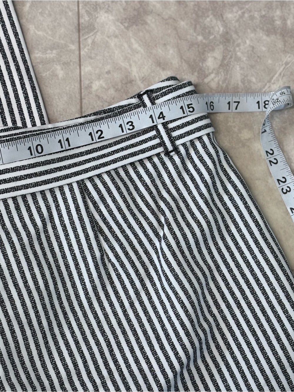 NWOT WHBM Pinstripe Fitted Blazer W/ Matching Shorts Black/ White Size 6 - Picture 8 of 16